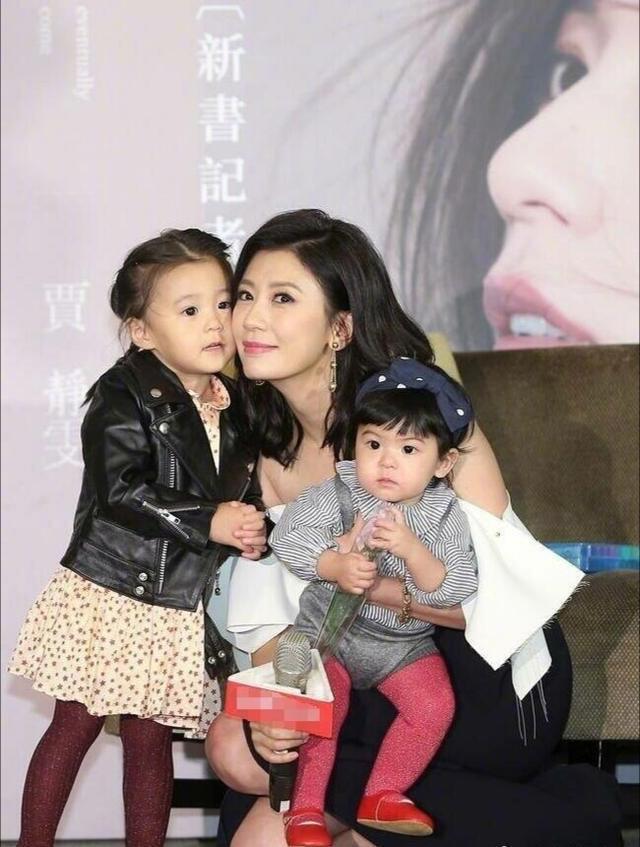 修杰楷小女儿逆袭了，Bo妞眼睛小？长开了，和咘姐一样！