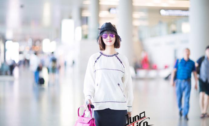 也就张歆艺一米七的身高敢穿五五分, 一般人穿肯定丑爆了