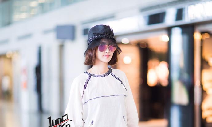 也就张歆艺一米七的身高敢穿五五分, 一般人穿肯定丑爆了