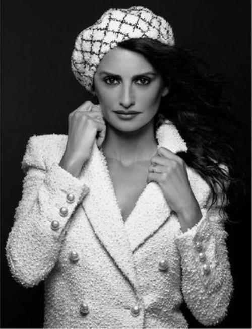 西班牙女神大片曝光,小潘潘收敛狂野气息展优雅