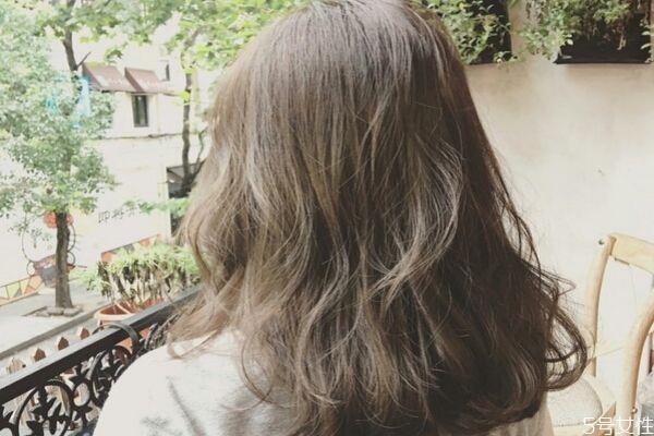 软化完几天可以染发 软化头发多久可以染发