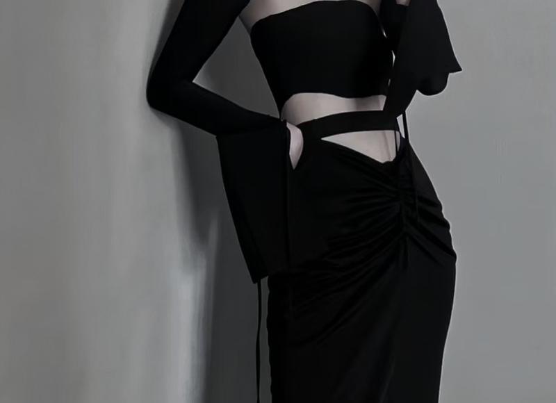  女人在男人面前撩头发：喜欢你的暗示