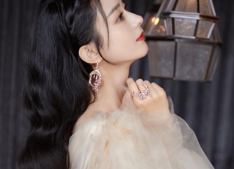  女人沉醉于岁月静好，却不知现实磨难重重