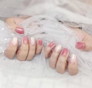 ​超温柔的猫眼美甲合集，春天让你的指尖美到发光的秘密都在这！