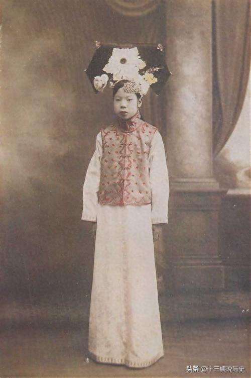皇妃文绣老照片：事帝九年未蒙一幸，虽没婉容漂亮但结局要好很多