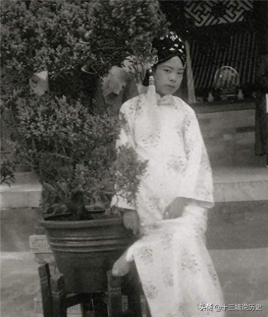 皇妃文绣老照片：事帝九年未蒙一幸，虽没婉容漂亮但结局要好很多