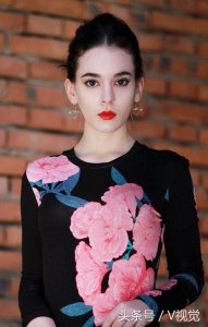 ​一个选择在中国工作生活美籍女歌手、演员-唐伯虎