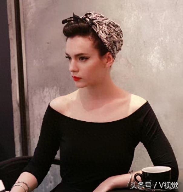 一个选择在中国工作生活美籍女歌手、演员——唐伯虎