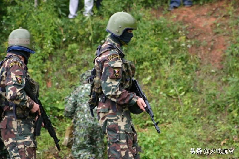 AK-103突击步枪；是整个AK系中授权生产和出口最多的一款枪。