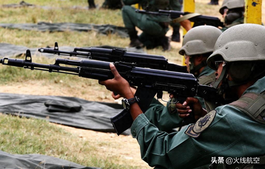 AK-103突击步枪；是整个AK系中授权生产和出口最多的一款枪。