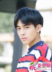 ​韩国男生流行短发发型 帅气显年轻男生短发图片大全