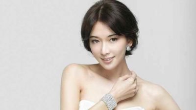 ​林志玲不雅照被曝出，最后一张辣眼睛，网友：难怪至今没人要！