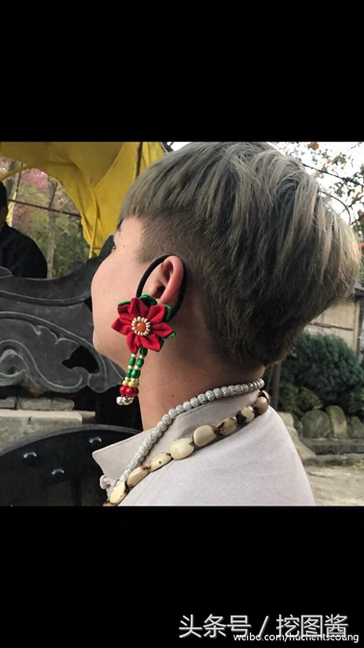 变形记主人公 易虎臣的现状，自己当老板了，女朋友很漂亮！