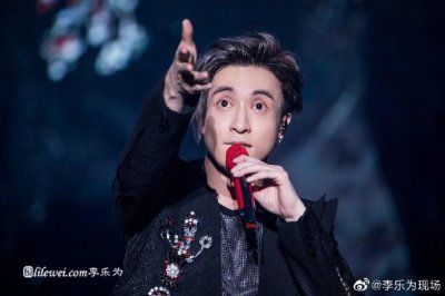 ​200326 摄影师分享薛之谦演唱会组图 华丽舞美呈现视觉盛宴