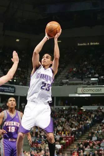 詹姆斯投篮动作有多丑，十大标志性的投篮姿势 等你来！