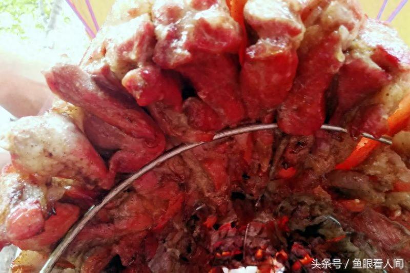 黄金猪38元一斤 市民品尝后说还不错 特别是乘热吃最佳