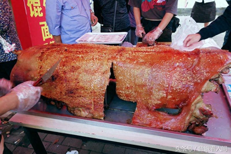 黄金猪38元一斤 市民品尝后说还不错 特别是乘热吃最佳