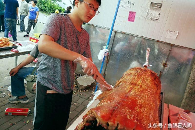 黄金猪38元一斤 市民品尝后说还不错 特别是乘热吃最佳