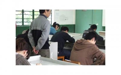 ​妻子为钱出轨该原谅吗（努力赚钱养家的你发现老婆出轨）