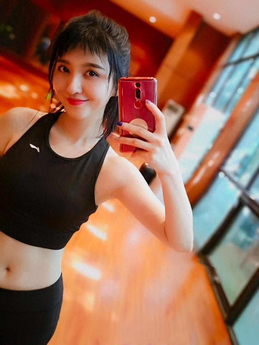 主持人大赛中的气场选手龚凡，不仅是学霸，更是爱运动的狂野女王