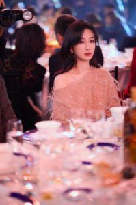 ​杨紫出席VOGUE晚宴，再次展现成功风采！杰出艺人锐意进取