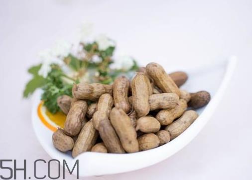 水煮花生能放多久 隔夜的水煮花生可以吃吗