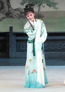 ​越剧名家陈颖：冲破阻力嫁给刘觉，无儿无女的老少配幸福吗？