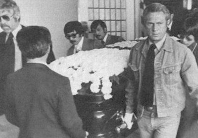 ​1973年李小龙葬礼，来了6个神秘的扶灵人，有哪些显赫人物？