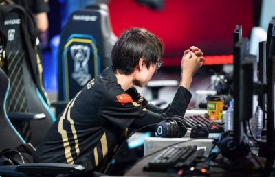 ​香锅突发奇想考驾照，直播考科目一试题，结果粉丝都笑了