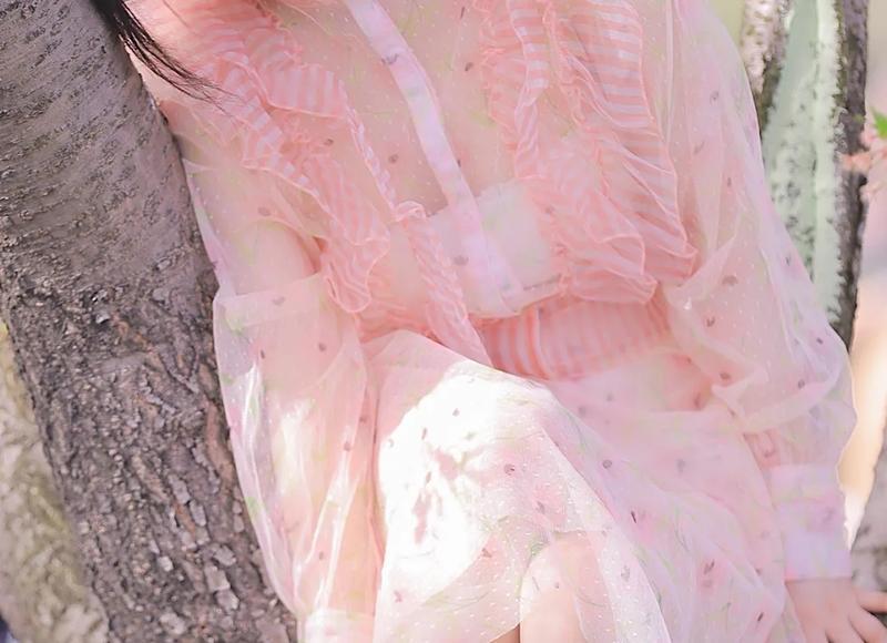 买桃子别只看颜色！老果农教你5个挑选窍门，一挑一个准，美极了