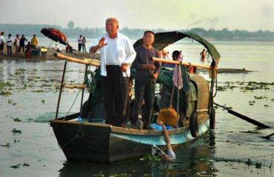 ​长江捞尸人：要价3.6万，一天曾救13人，臭味要几天才能去掉