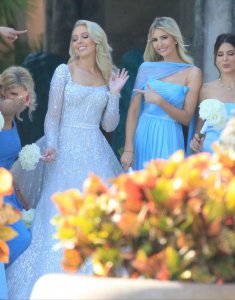 ​风流倜傥的特朗普：三任妻子都是金发碧眼超模，60岁还生下老来子