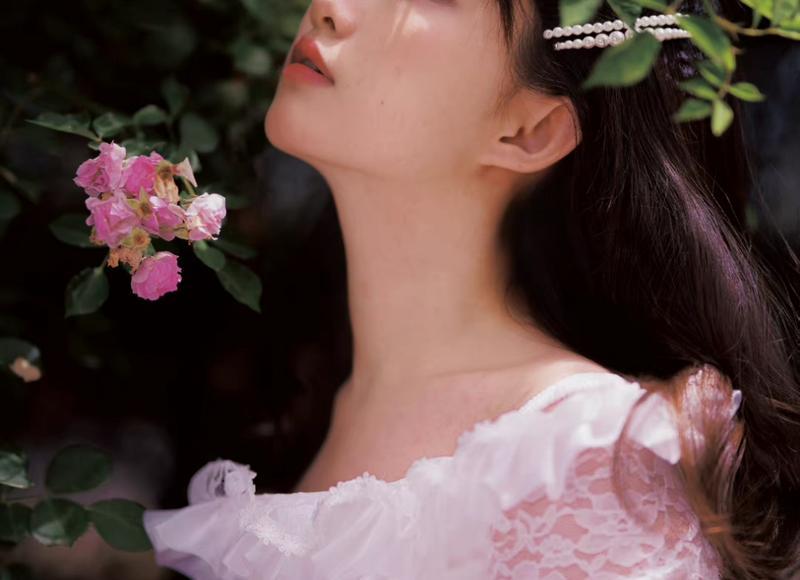 11朵白玫瑰代表什么 玫瑰送11朵的含义