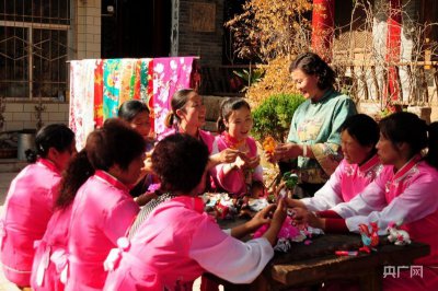 ​千年技艺赶新潮  古老香包缝出新色彩