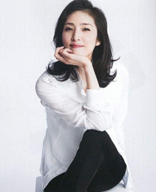 天海祐希：日本女性最想成为的人，女扮男装时，帅到不行