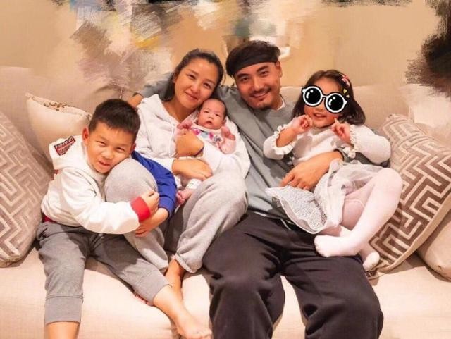 何洁前任老公个人资料（何洁前夫赫子铭整点为儿子庆生）