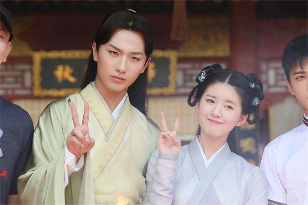 李宏毅官宣女友照片与赵露思公布恋情?两人三次合作分手原因遭扒