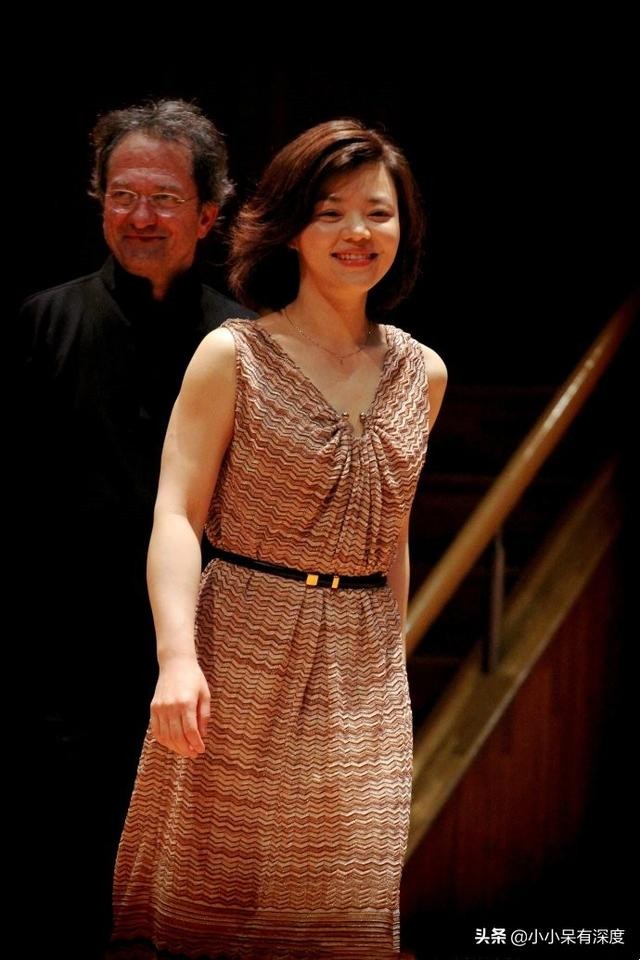 女钢琴演奏家陈萨（著名美女钢琴家陈萨）(30)