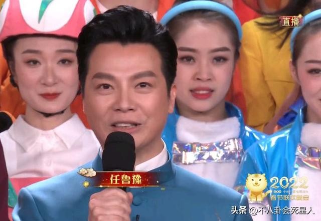 盘点李思思春晚造型（回看40年春晚门面的更迭）(3)