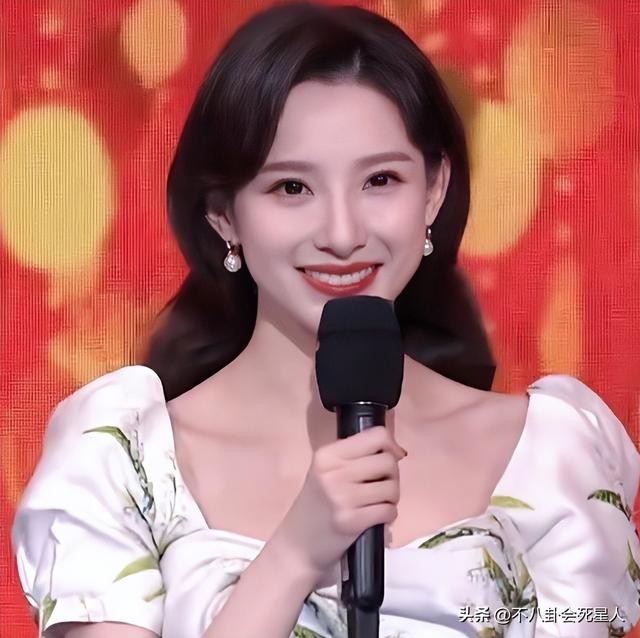 盘点李思思春晚造型（回看40年春晚门面的更迭）(9)