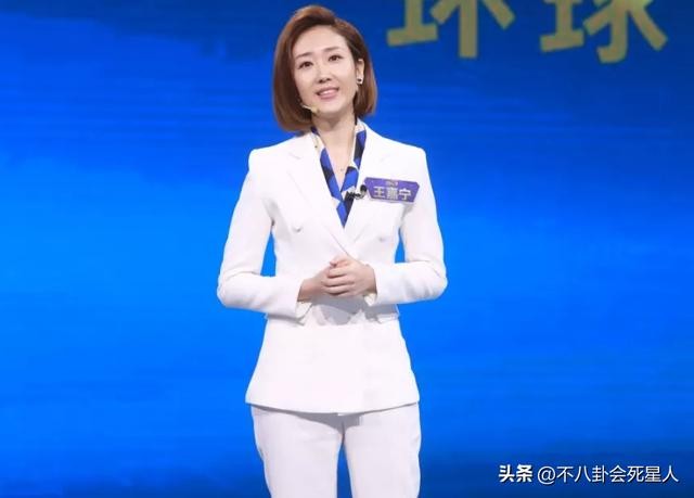 盘点李思思春晚造型（回看40年春晚门面的更迭）(14)