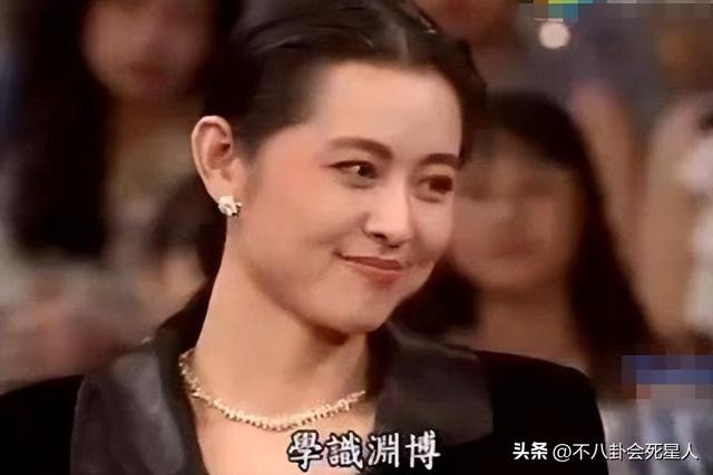 盘点李思思春晚造型（回看40年春晚门面的更迭）(30)
