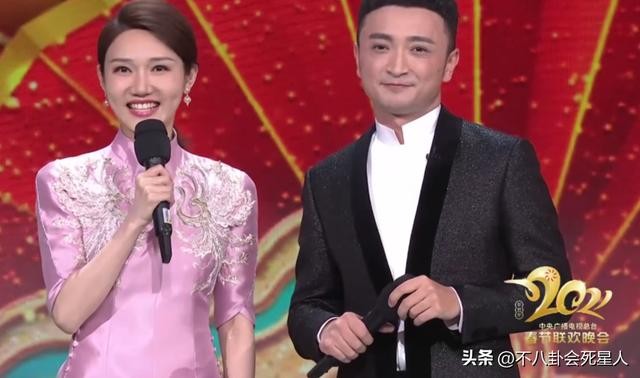 盘点李思思春晚造型（回看40年春晚门面的更迭）(6)