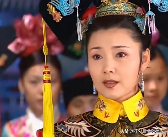 盘点李思思春晚造型（回看40年春晚门面的更迭）(24)