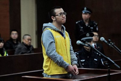 ​从感动中国抗震小英雄，到6年后锒铛入狱，雷楚年到底经历了什么?