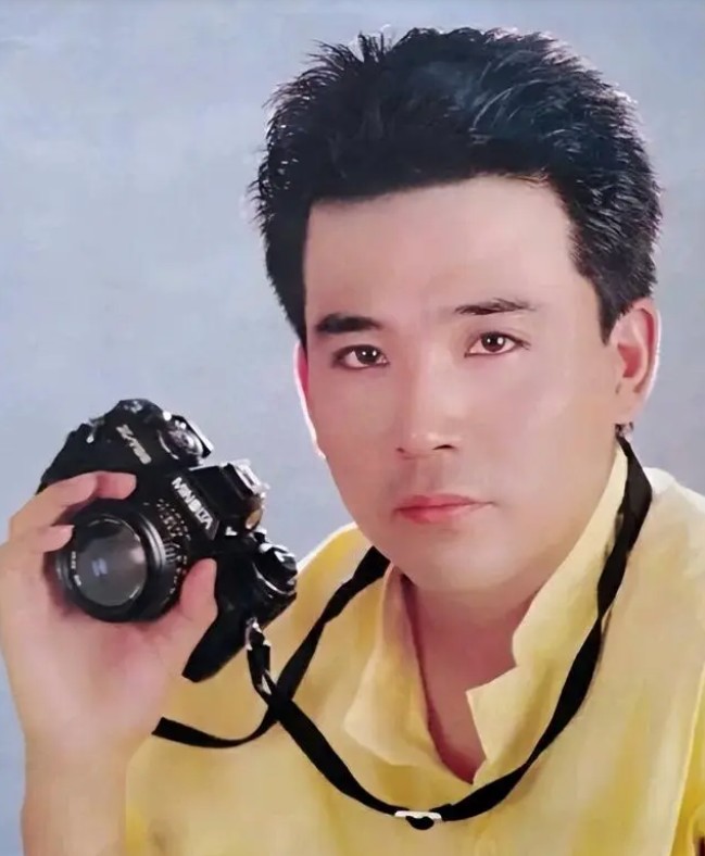 好男人孙淳个人资料，与傅丽莉携手38年膝下无子，花60万克隆爱犬陪伴左右