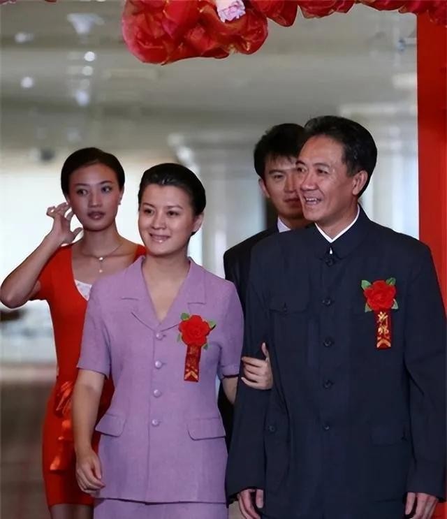 演员李幼斌：离婚后给前妻送车送房，拿下三婚的史兰芽