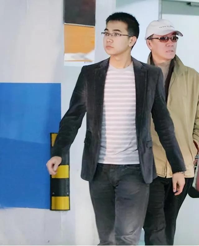 演员李幼斌：离婚后给前妻送车送房，拿下三婚的史兰芽