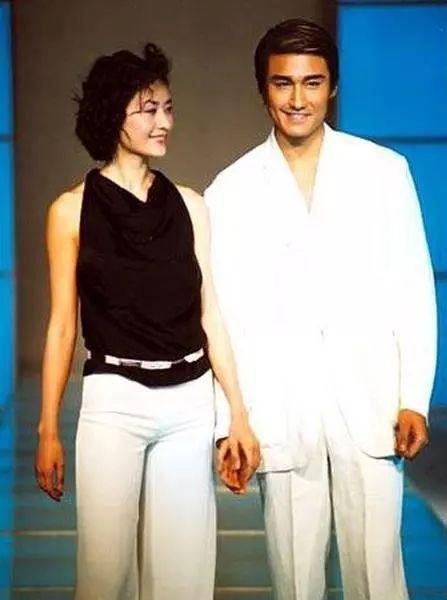 胡兵为什么叫胡美丽的原因（胡兵让年轻妹子为他削发为尼）