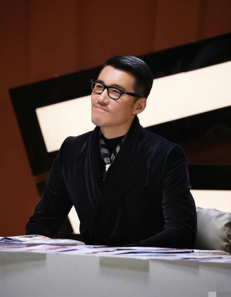 胡兵为什么叫胡美丽的原因（胡兵让年轻妹子为他削发为尼）